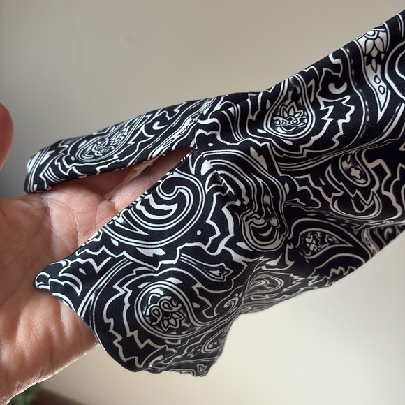 Avenue women’s plus Paisley Black and White button up Top polyester split sleeve - Picture 5 of 11